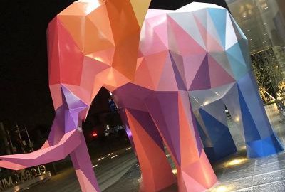 街道玻璃钢几何彩绘大象雕塑