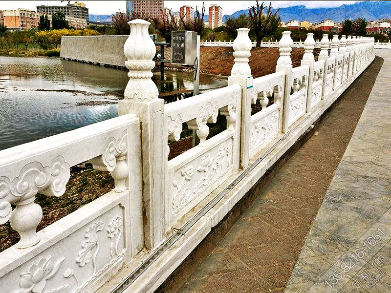 公园湖边装饰汉白玉栏杆雕塑