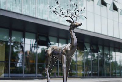 园林玻璃钢仿铜梅花鹿雕塑