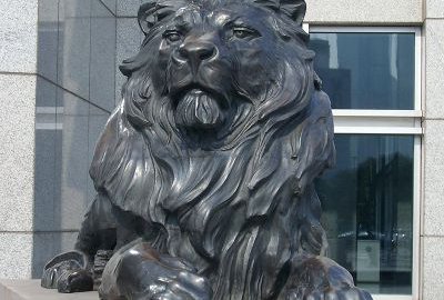 企业摆放大型玻璃钢仿铜狮子雕塑