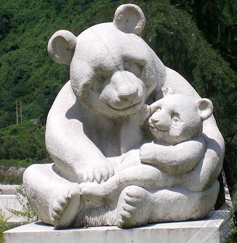 景区熊猫母子石雕