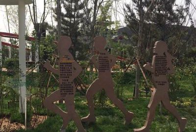 公园摆放不锈钢跑步人物标语雕塑