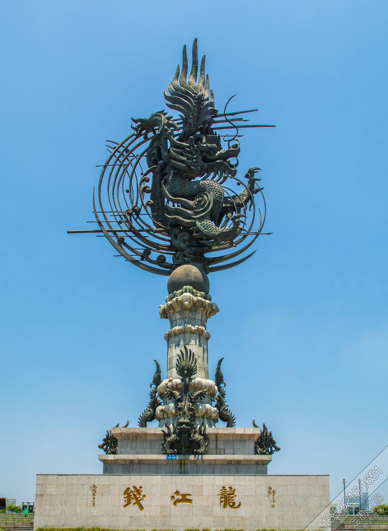 广场大型青铜龙柱雕塑