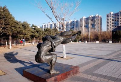 摔跤人物广场雕塑